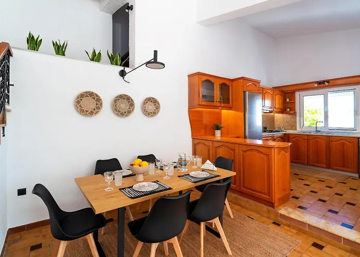 Ixian Bliss Pool * Ialysos (Rhodes)