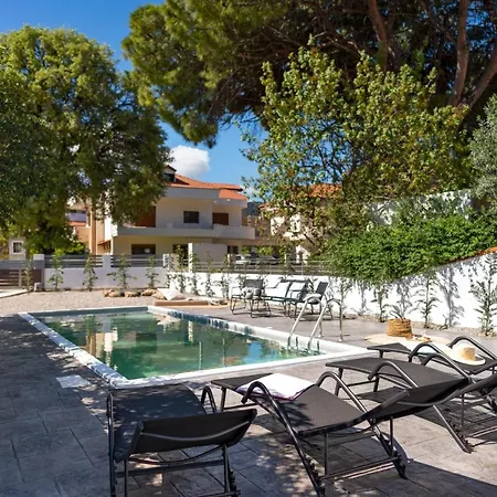 Ixian Bliss Pool *