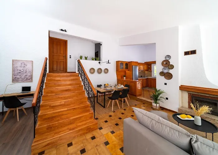 Ixian Bliss Pool Willa *