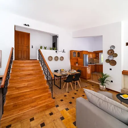 Ixian Bliss Pool فيلة *