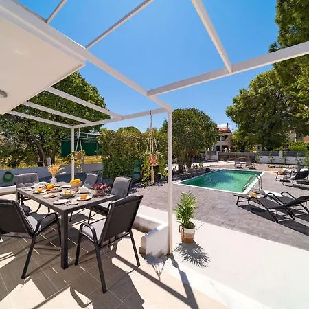 Ixian Bliss Pool *