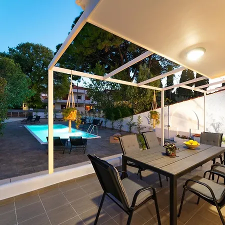 Ixian Bliss Pool إياليسوس