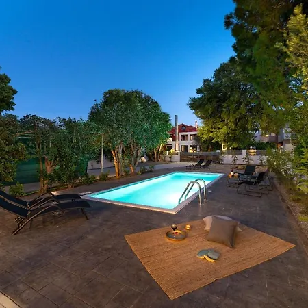 Ixian Bliss Pool